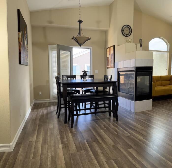 Gorgeous Home Away From Home Las Vegas Exterior photo